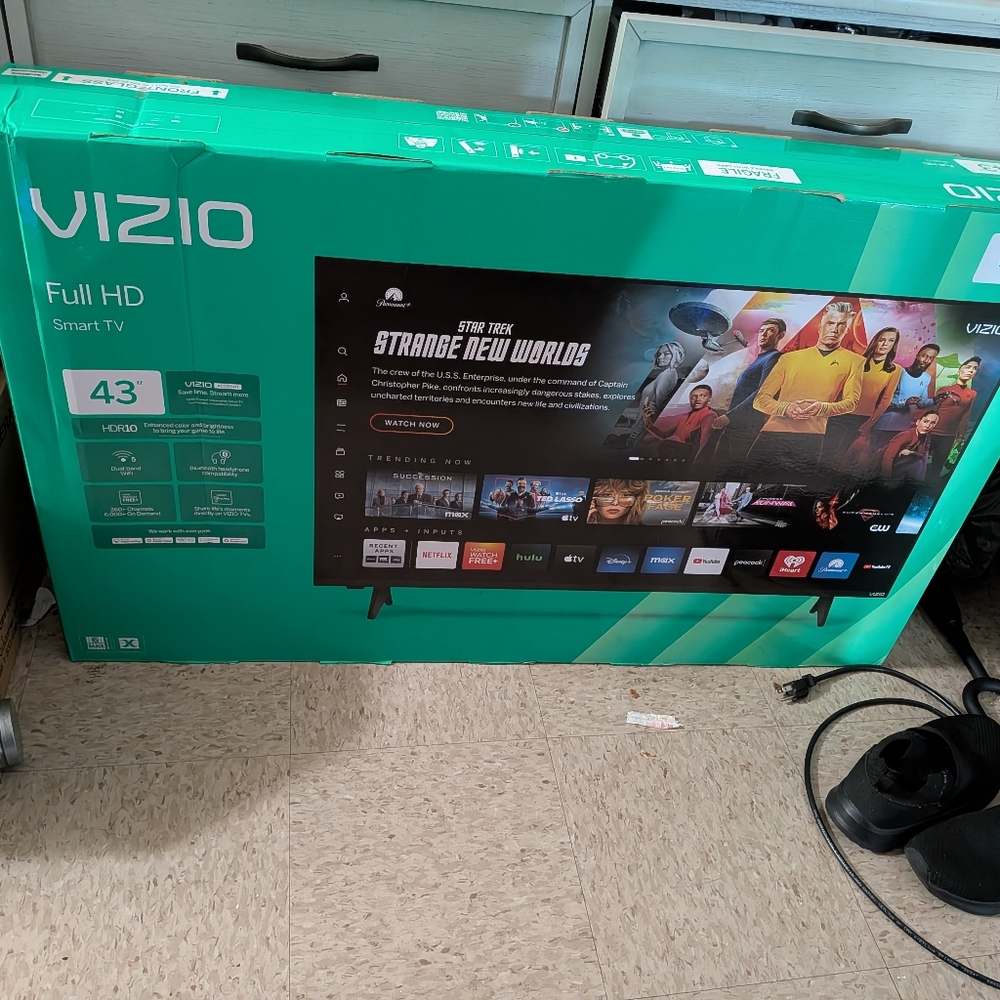 Vizio 43-Inch 4K UHD Smart TV in Green Box - Picture 4 of 4